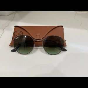 Women’s Ray-Ban sunglasses